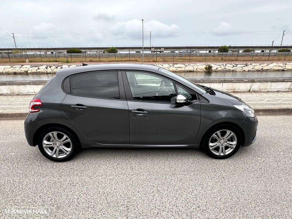Peugeot 208 1.4 HDi SE Style - 32