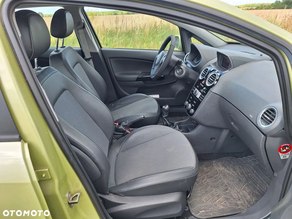 Opel Corsa 1.4 16V Cosmo - 9