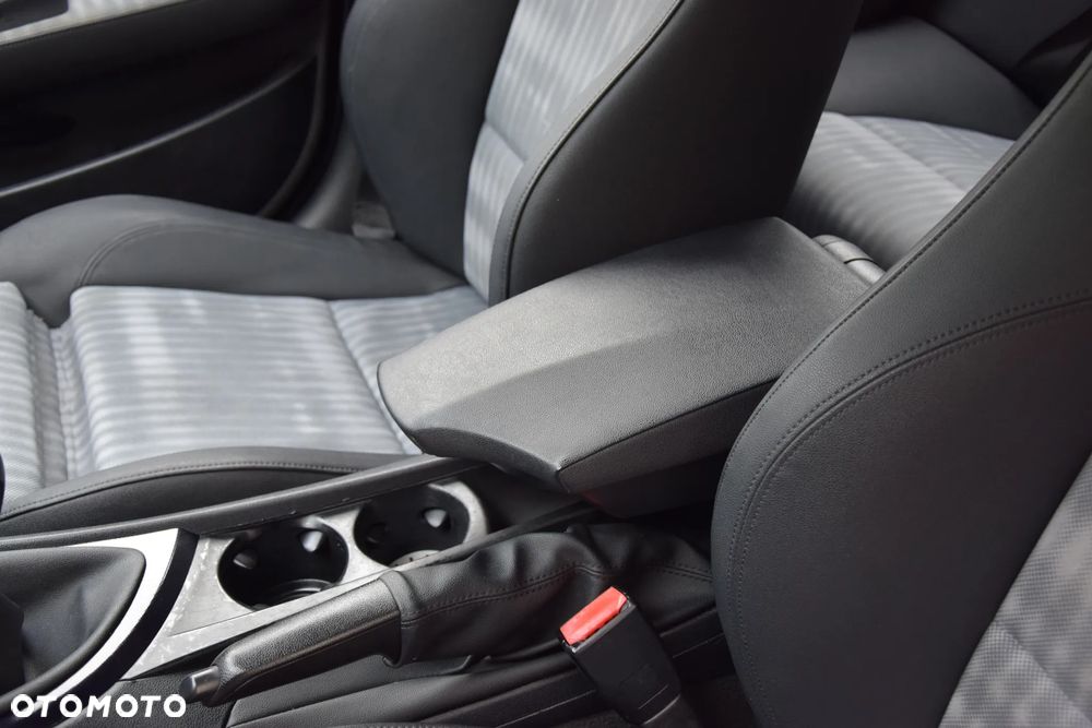 BMW Seria 1 118d - 24