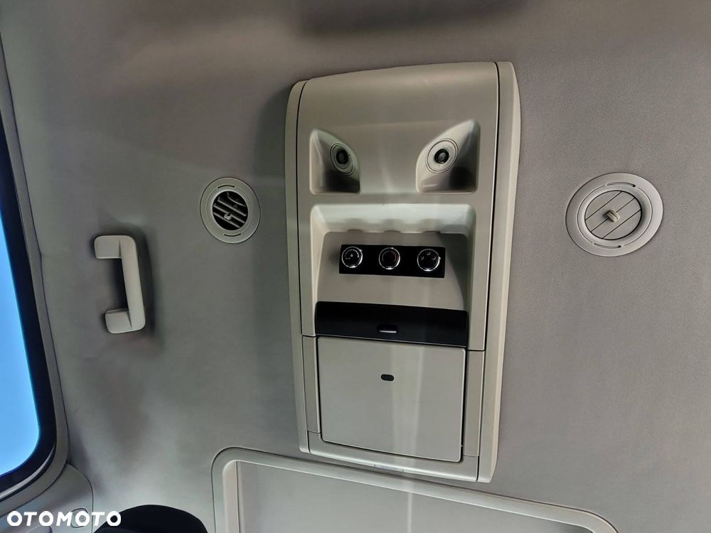 Chrysler Town & Country - 24