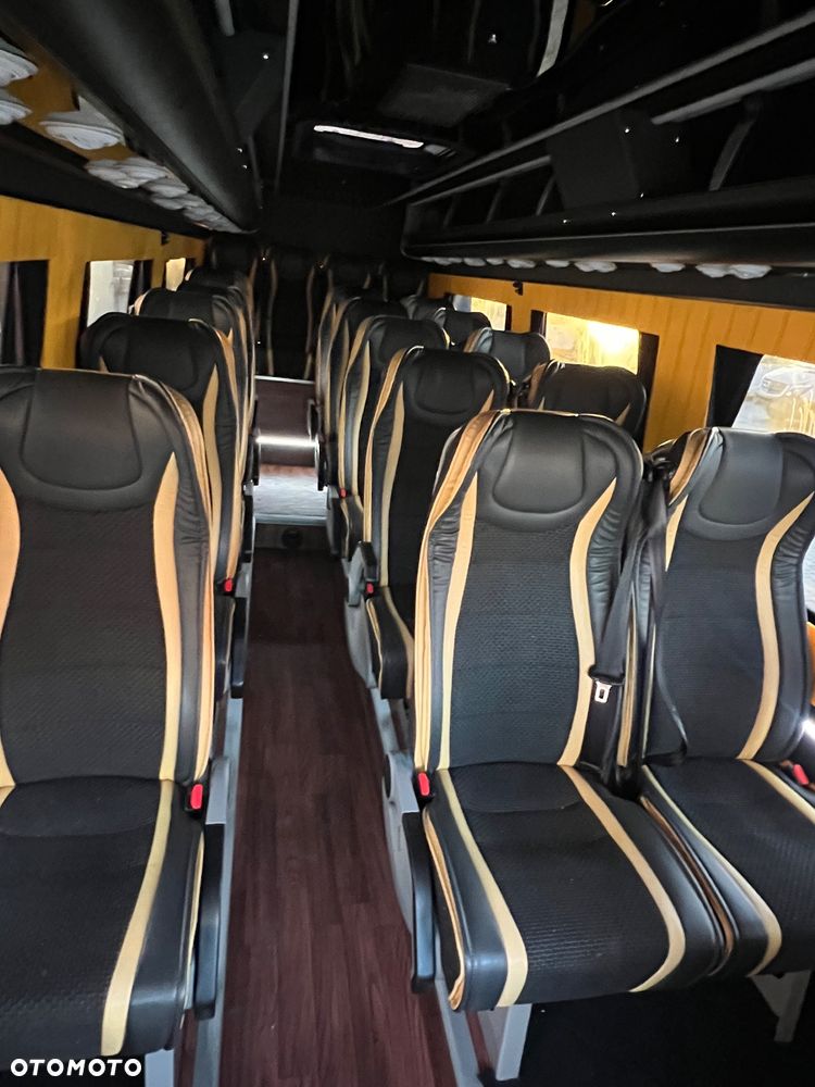 Mercedes-Benz 519 model - 11