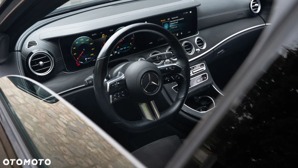 Mercedes-Benz Klasa E 300 9G-TRONIC AMG Line - 12