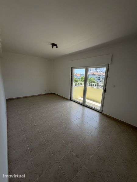 Apartamento T2 remodelado para arrendar - Grande imagem: 2/6