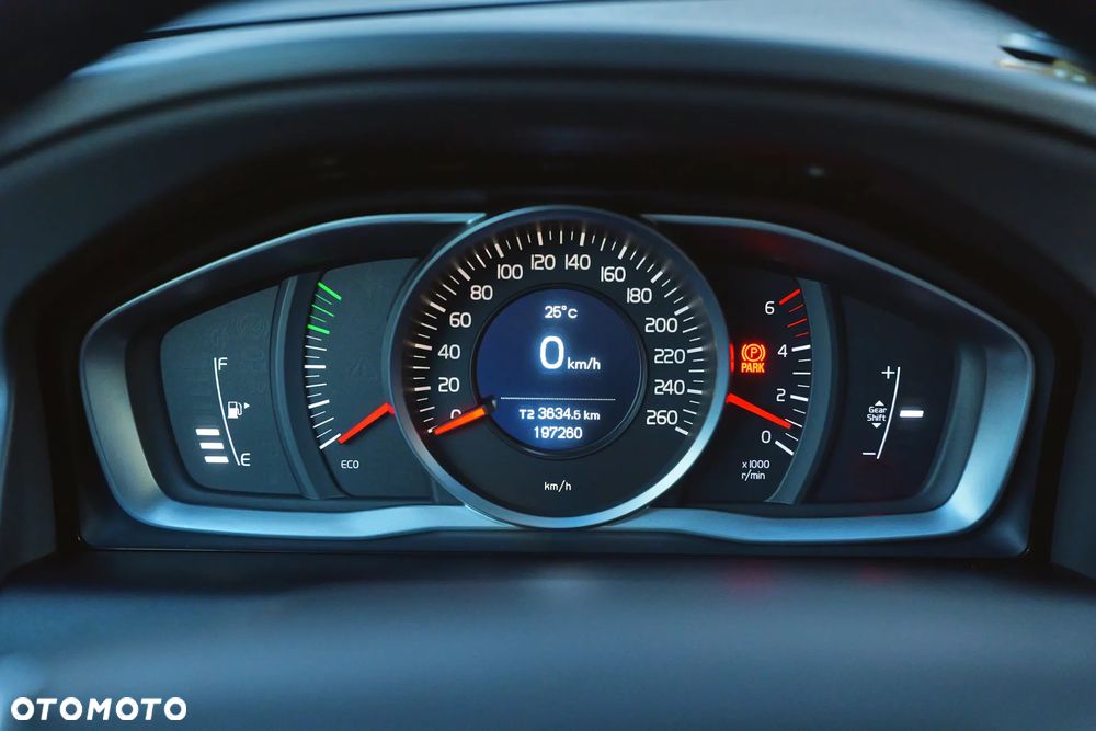 Volvo XC 60 D4 Momentum - 32