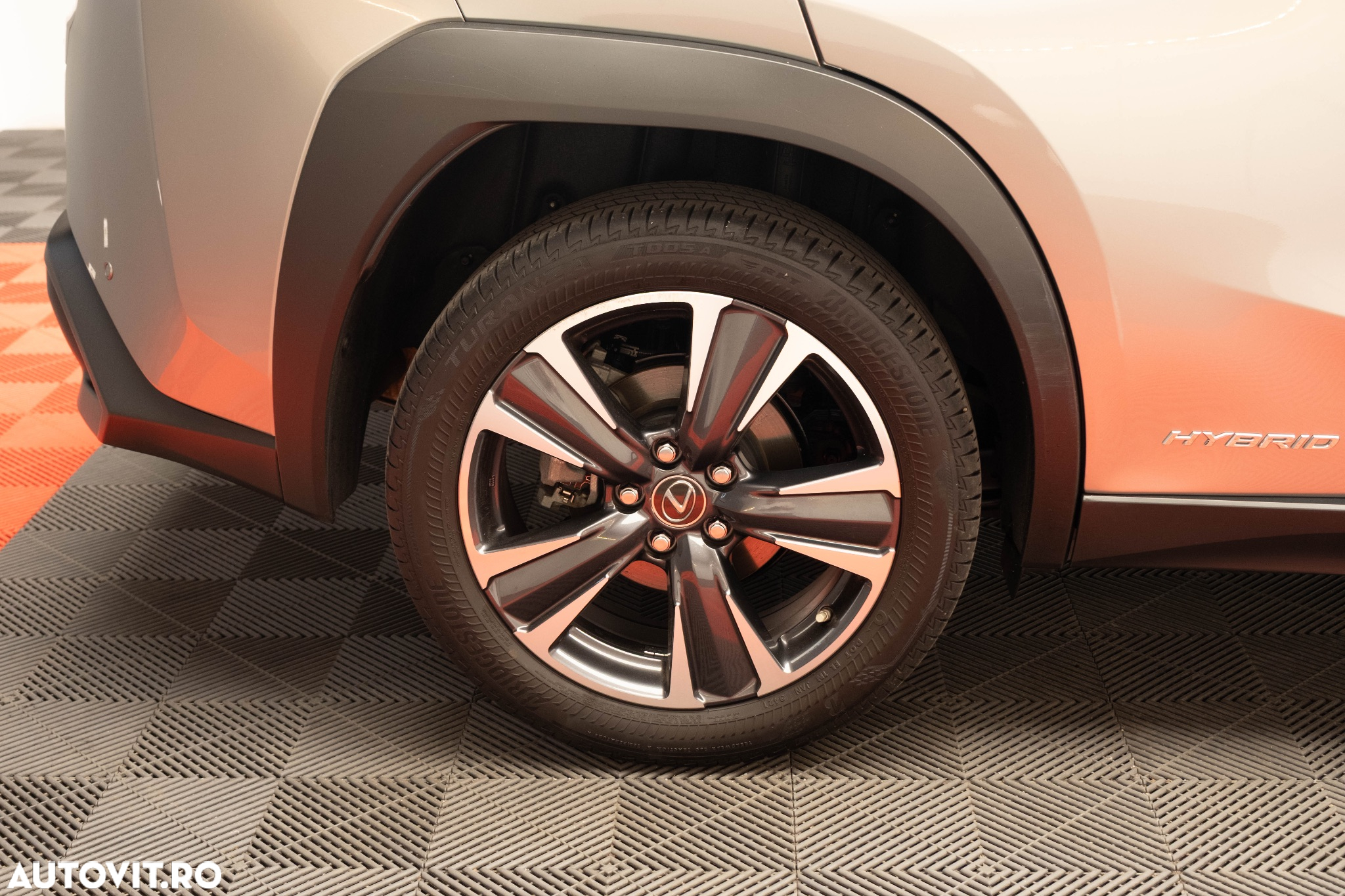Lexus UX 250h FWD Executive - 11