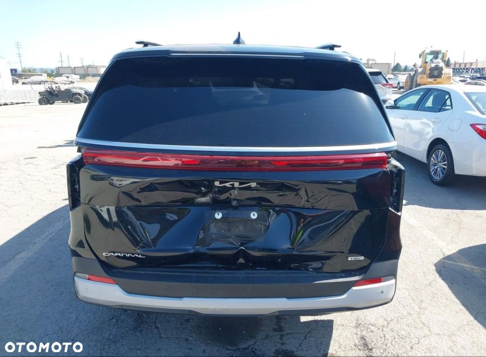Kia Carnival - 7
