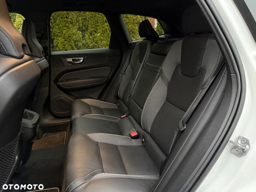 Volvo XC 60 B4 D AWD R-Design - 10