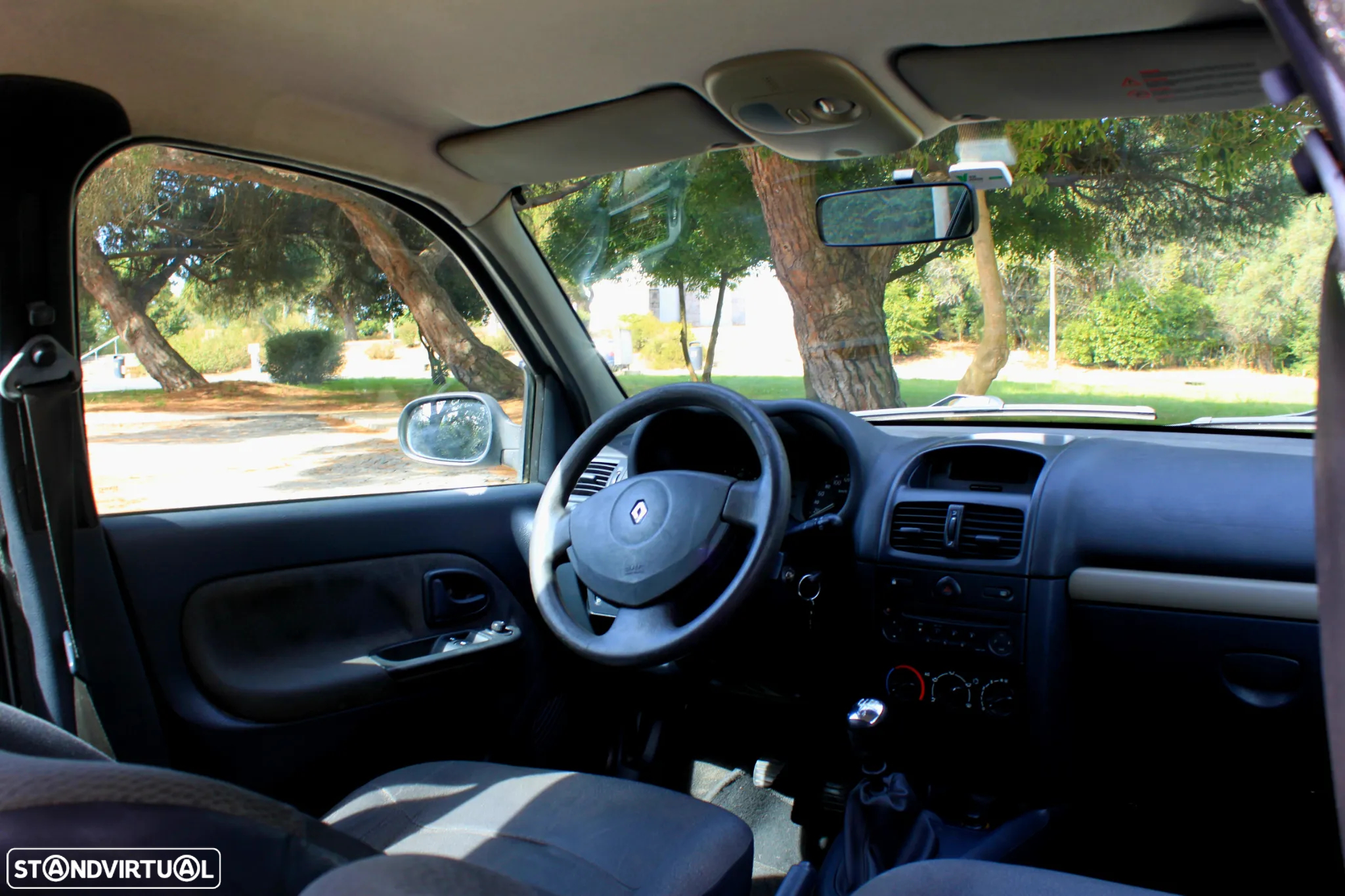 Renault Clio 1.2 16V Confort Authentique - 9