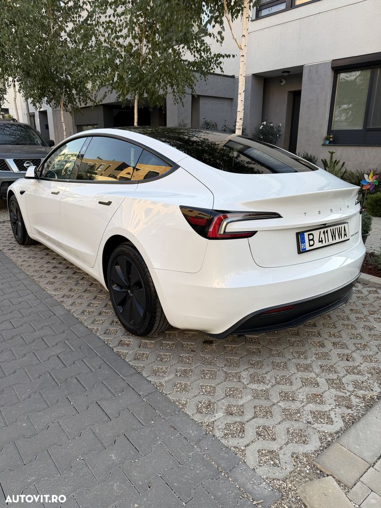 Tesla Model 3 2024 photo 3