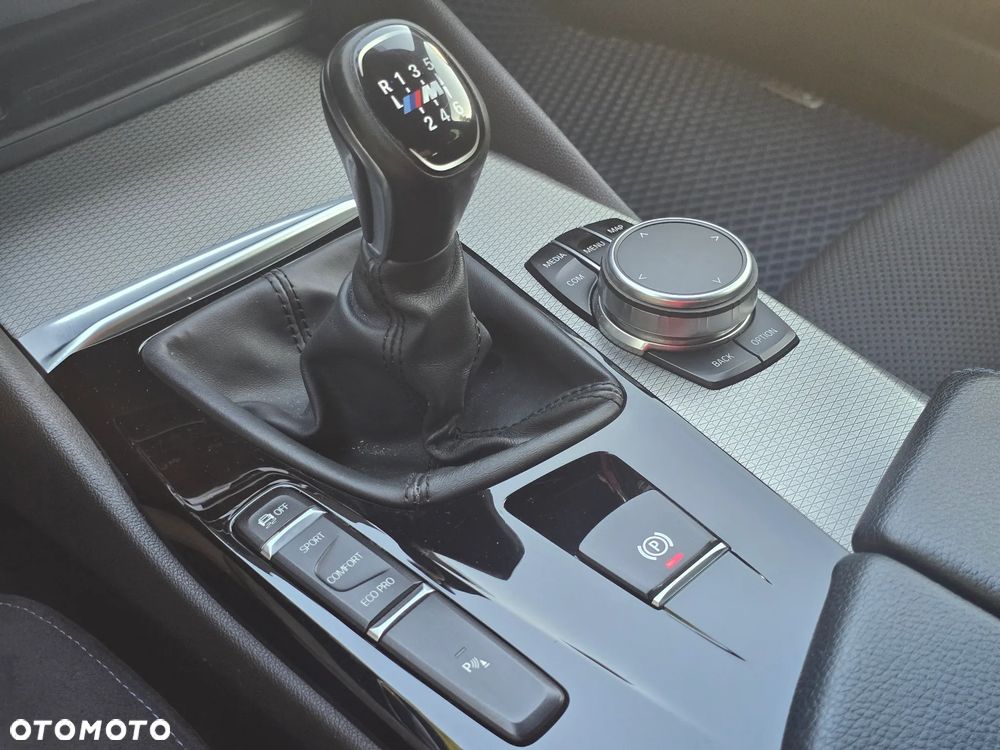 BMW Seria 5 520d M Sport - 36