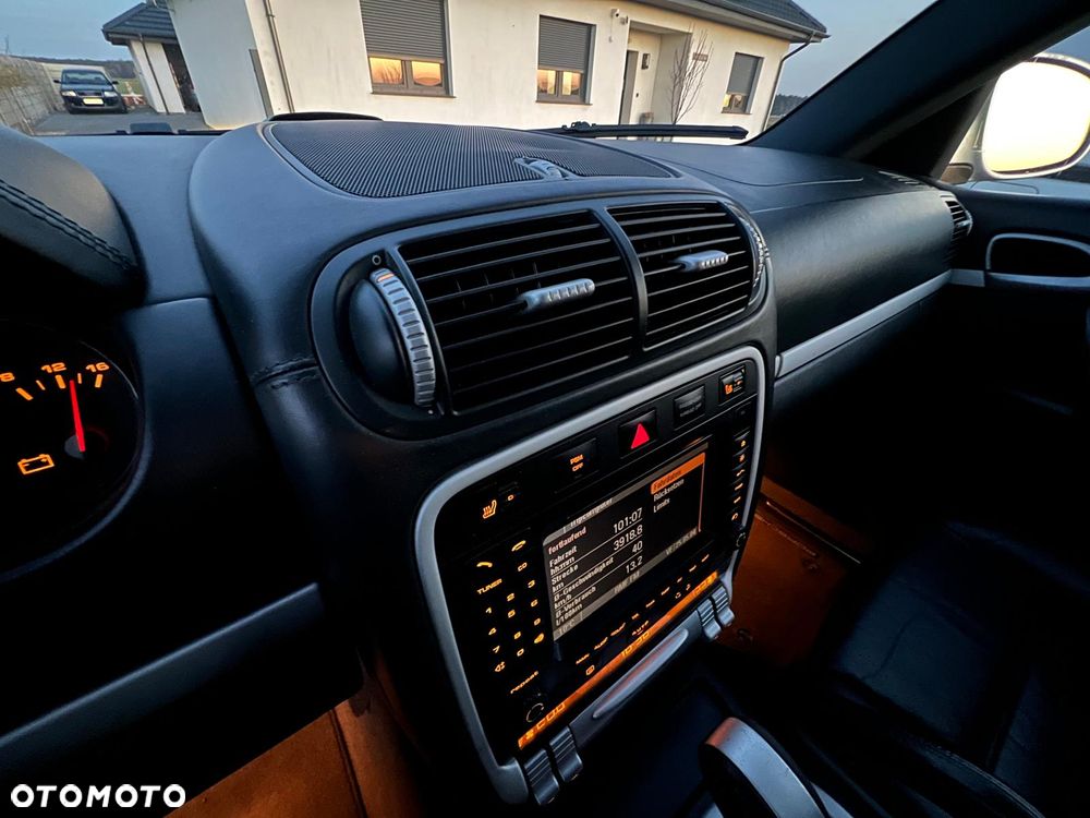 Porsche Cayenne - 29