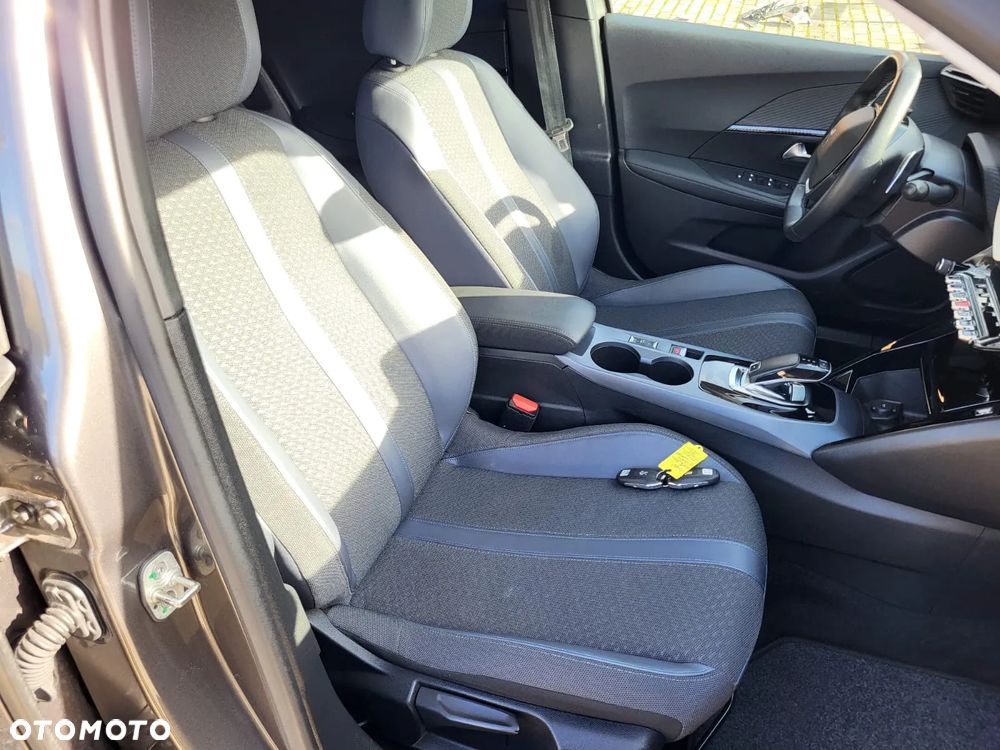 Peugeot 2008 PureTech 130 EAT8 Allure - 18