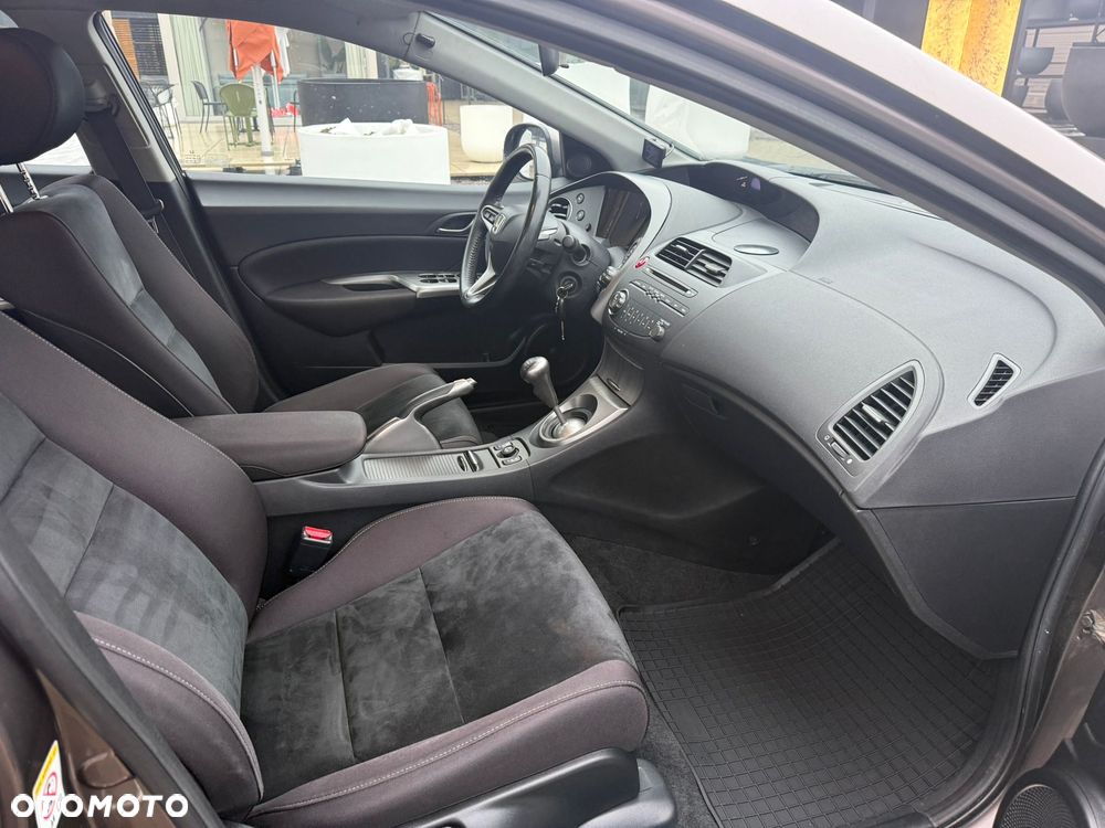 Honda Civic 1.8 Sport - 11