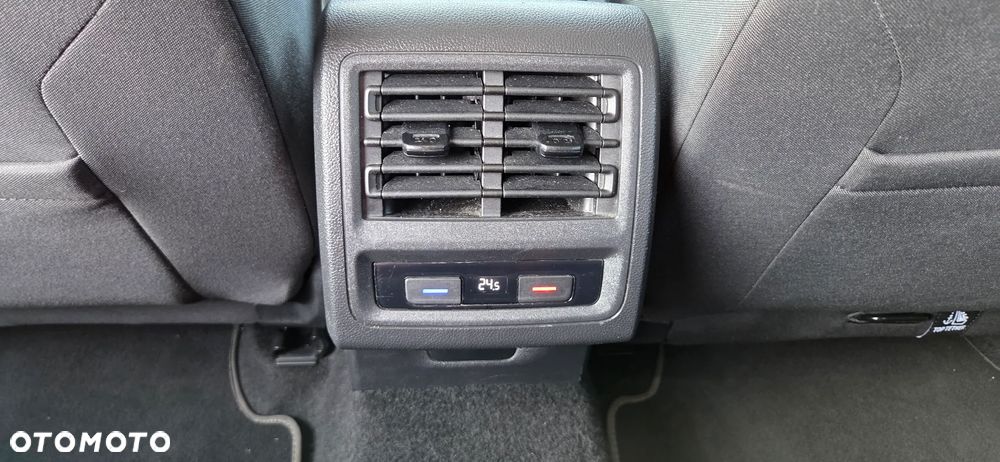 Volkswagen Golf 1.5 eTSI OPF DSG Style - 30