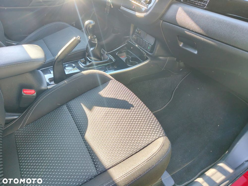 Mitsubishi Outlander 2.0 Invite + 2WD - 10