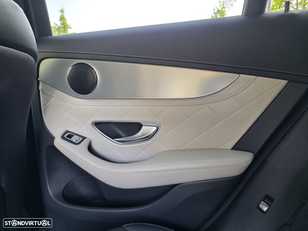 Mercedes-Benz GLC 350 e 4Matic 7G-TRONIC AMG Line - 27