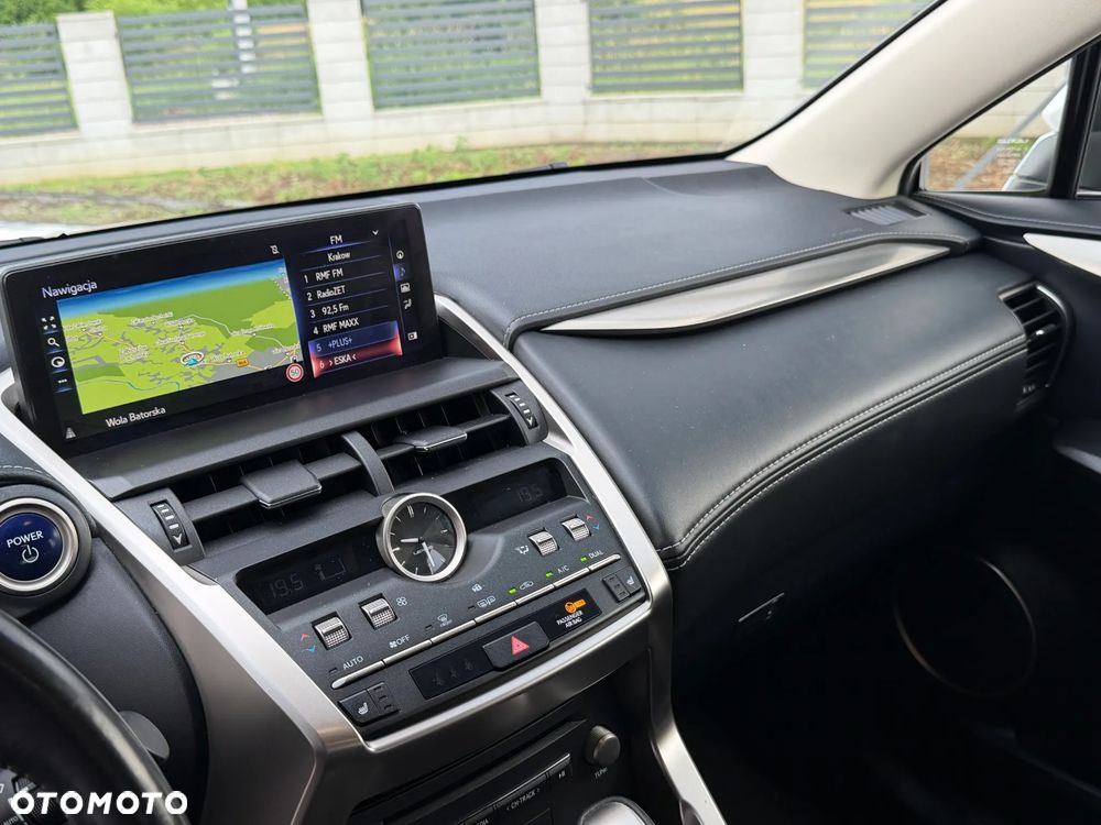 Lexus NX 300h Business Edition AWD - 22