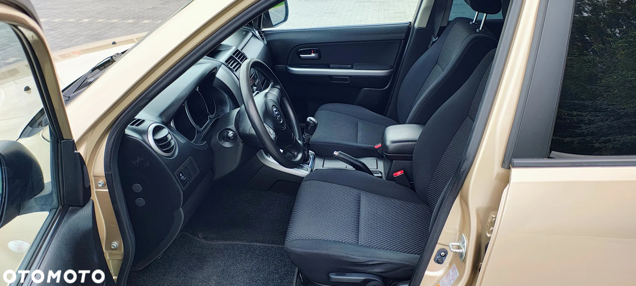 Suzuki Grand Vitara 2.0 Comfort + - 24