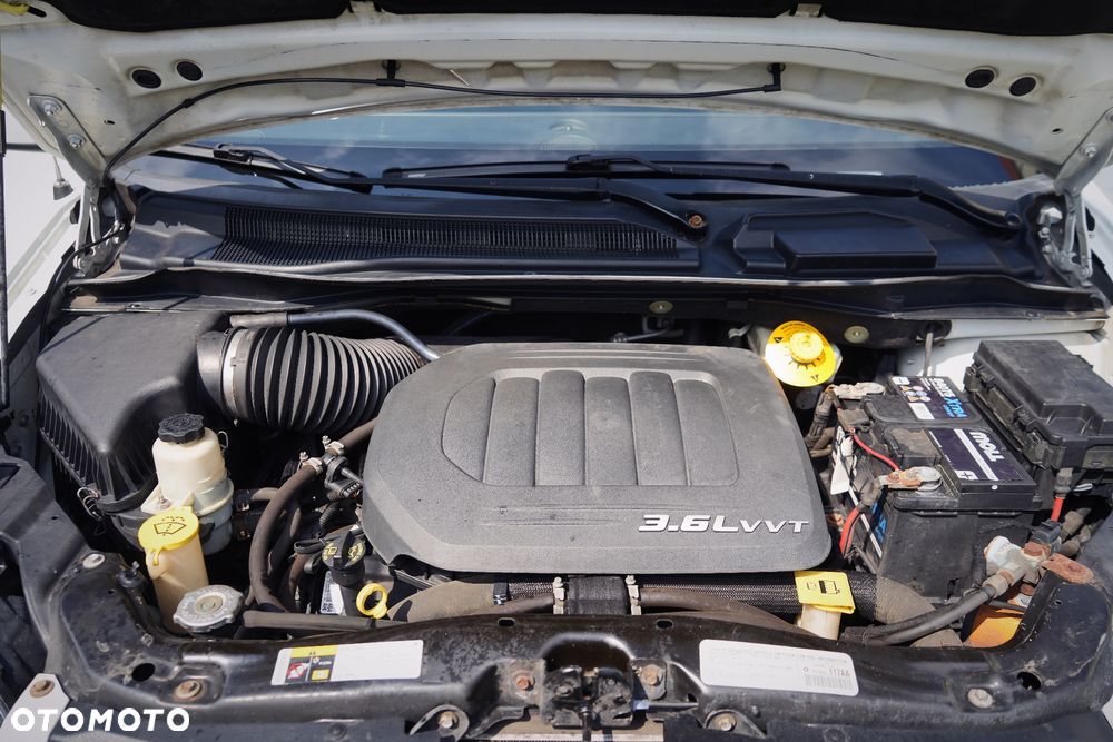Chrysler Town & Country - 3
