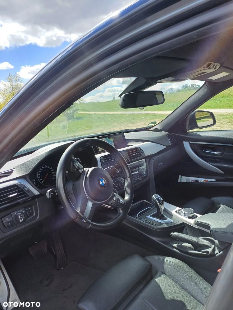 BMW Seria 3 320d M Sport - 27