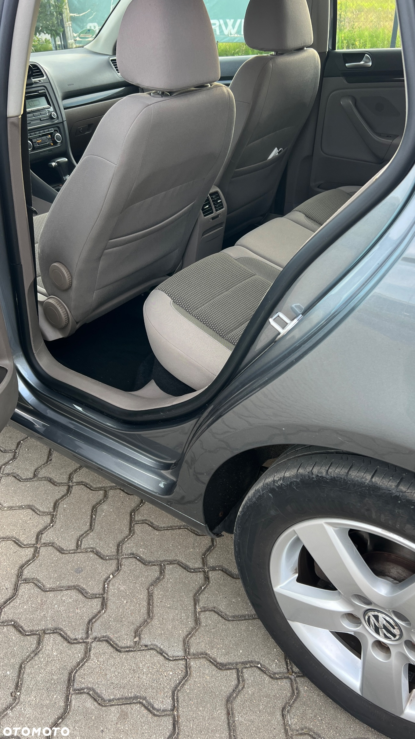 Volkswagen Golf 1.6 TDI BlueMotion Technology DSG Comfortline - 26