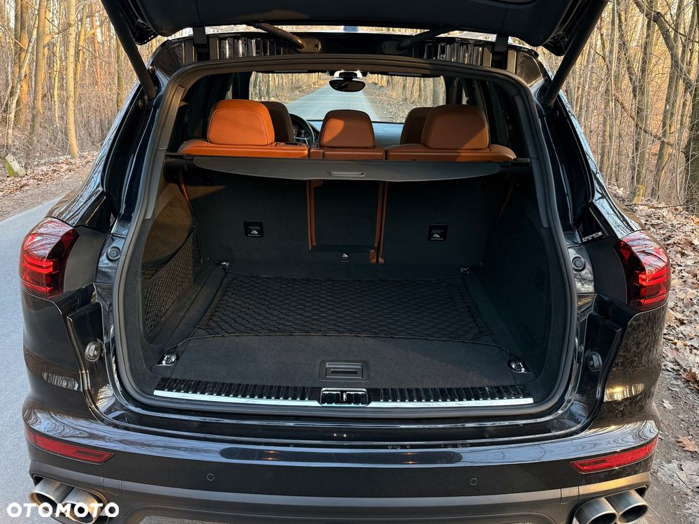 Porsche Cayenne S - 25