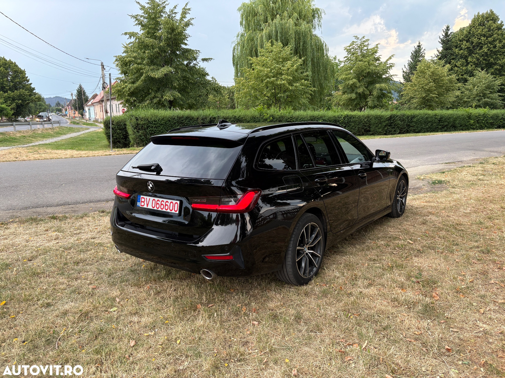 BMW Seria 3 320d Touring Aut. Sport Line - 4