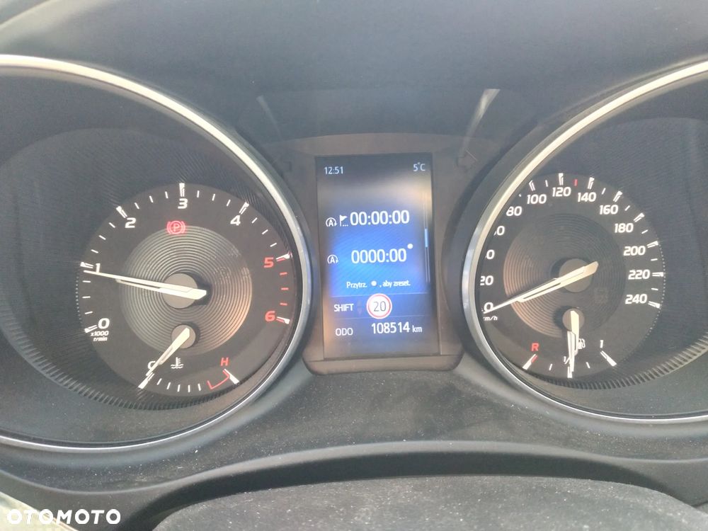 Toyota Avensis 2.0 D-4D Premium - 9