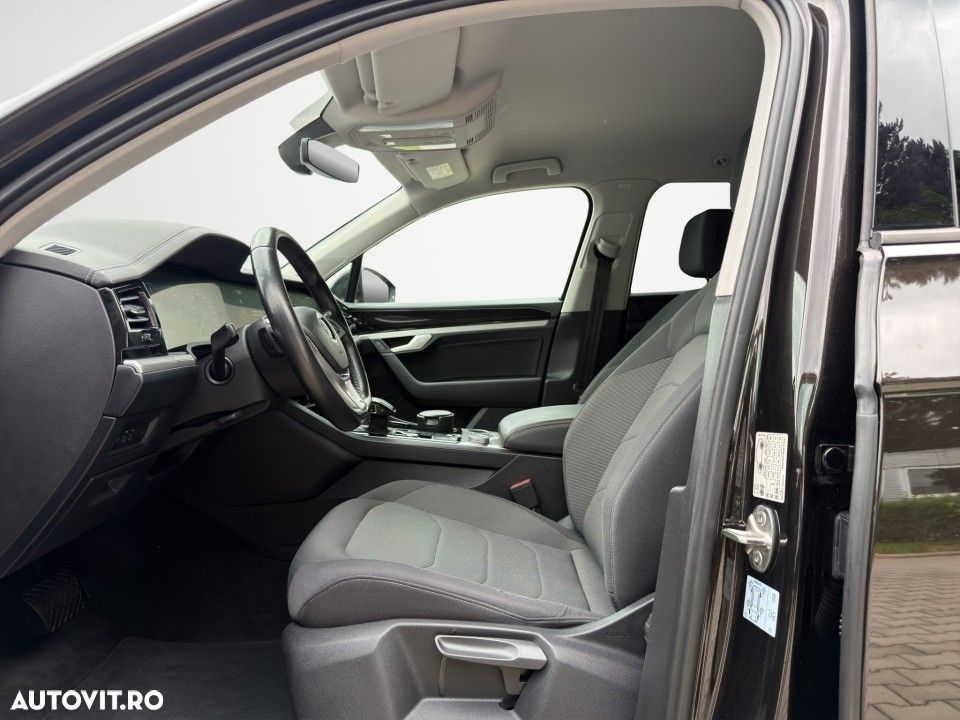 Volkswagen Touareg - 12