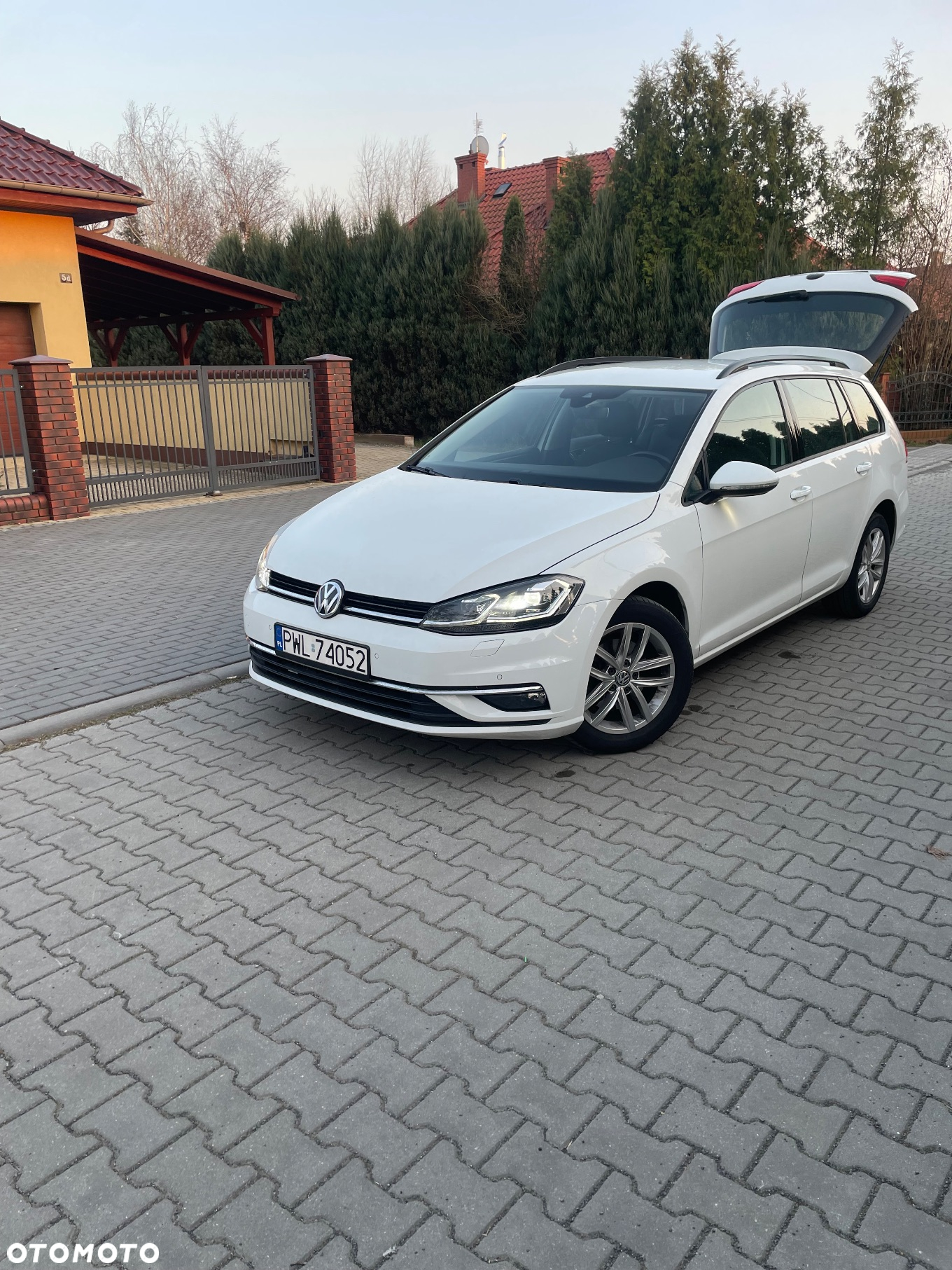 Volkswagen Golf 1.6 TDI BlueMotion Technology Comfortline - 25