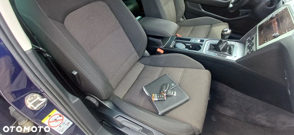 Volkswagen Passat 2.0 TDI SCR Comfortline - 9