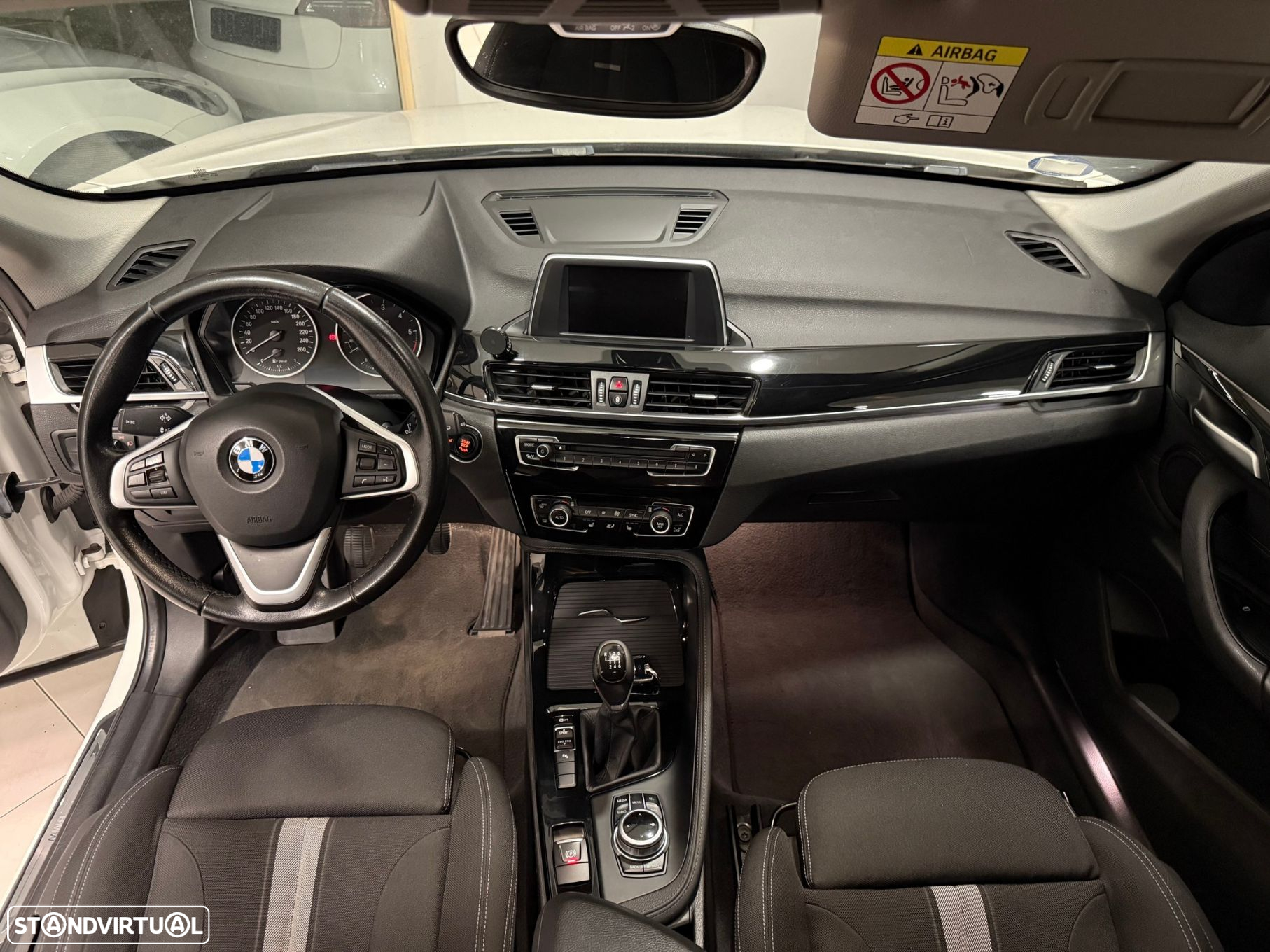BMW X1 18 d sDrive Line Sport - 32