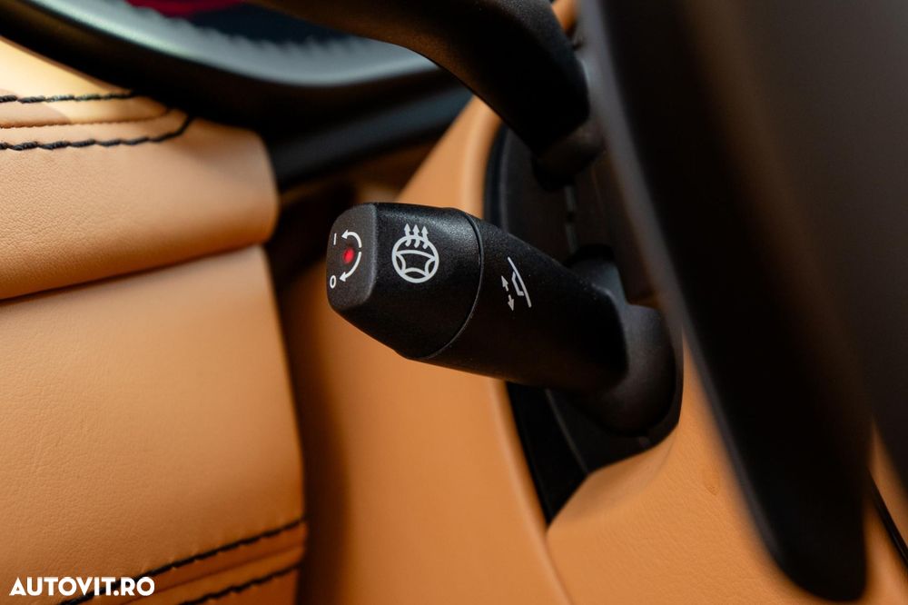 Aston Martin DBX - 20