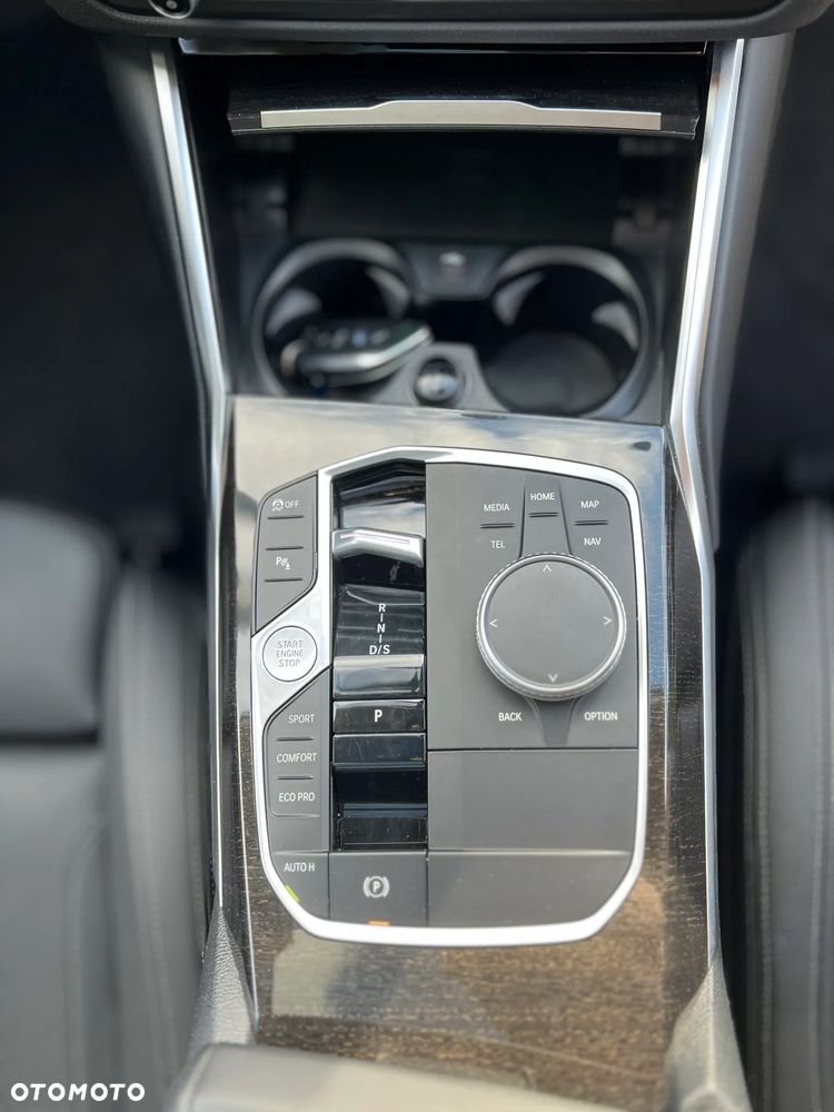 BMW Seria 3 320d xDrive Luxury Line sport - 24