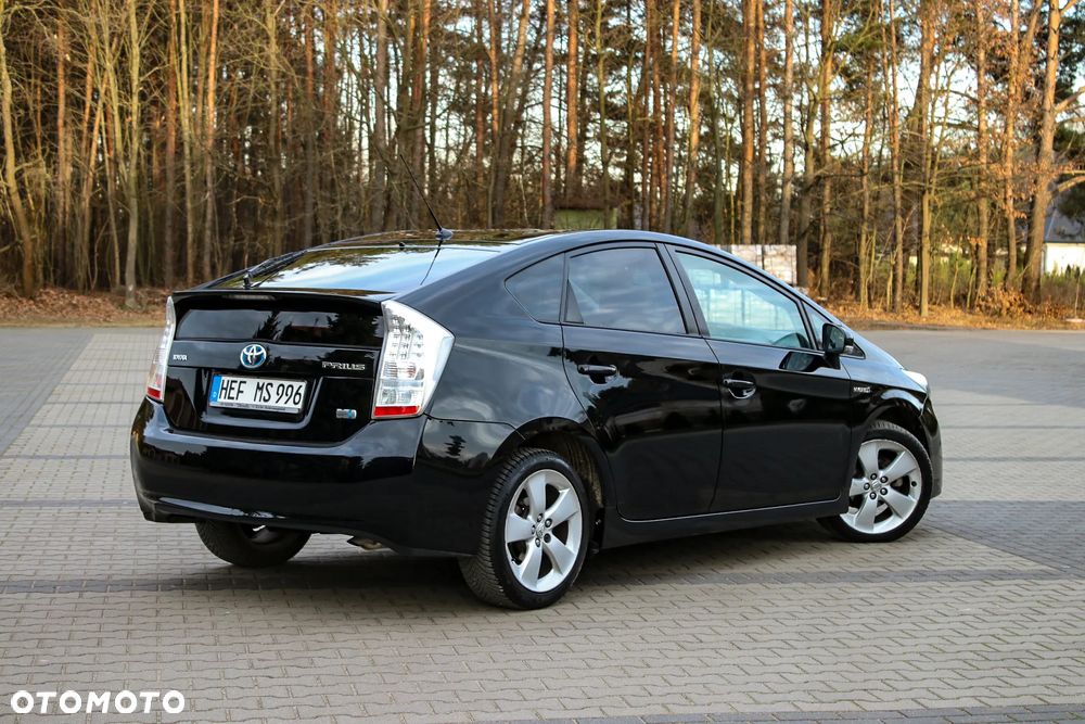 Toyota Prius (Hybrid) Executive - 15