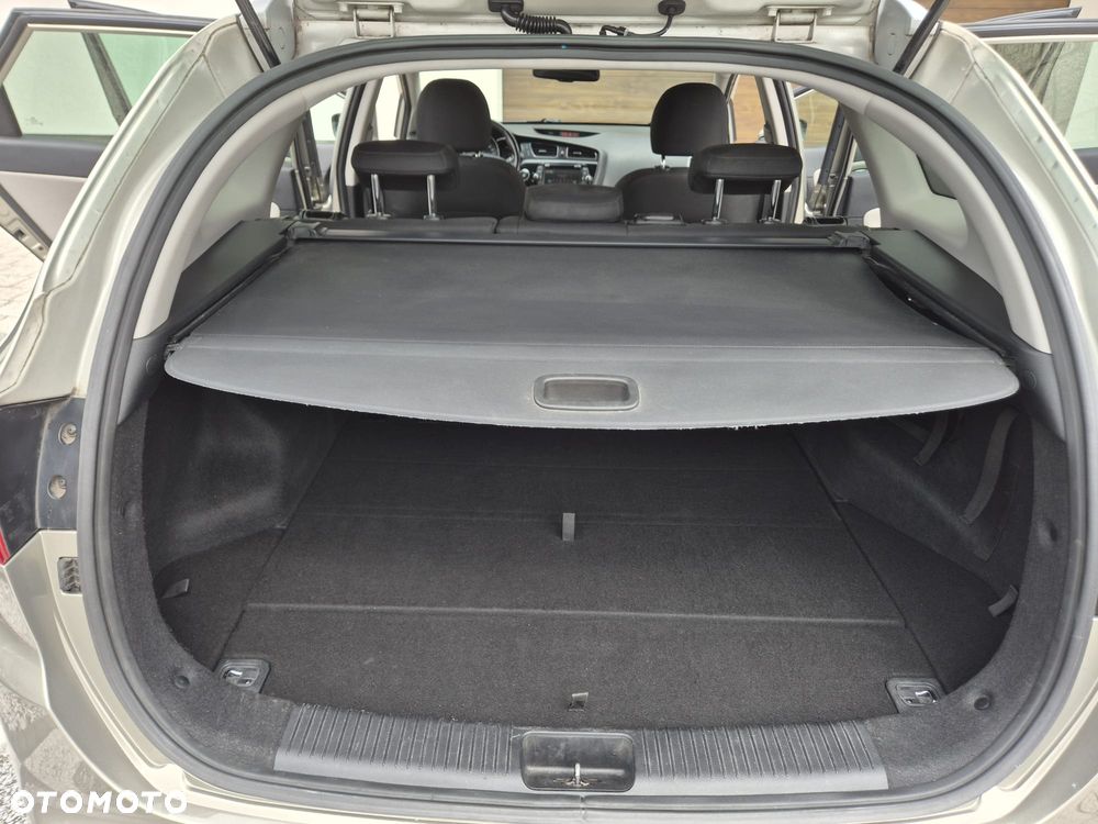 Kia Ceed - 11
