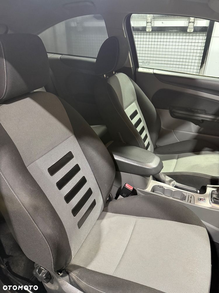 Ford Focus 1.6 16V Sport - 28