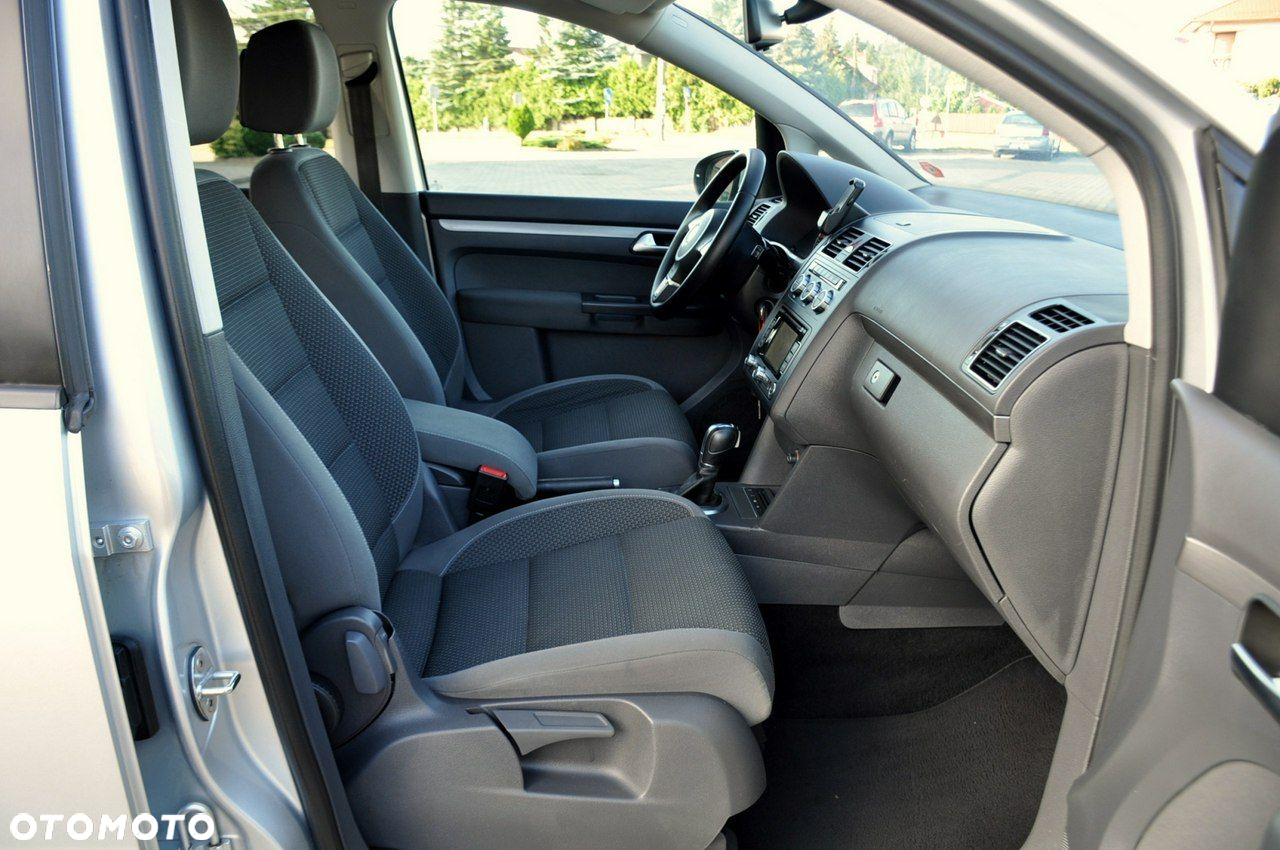 Volkswagen Touran - 17