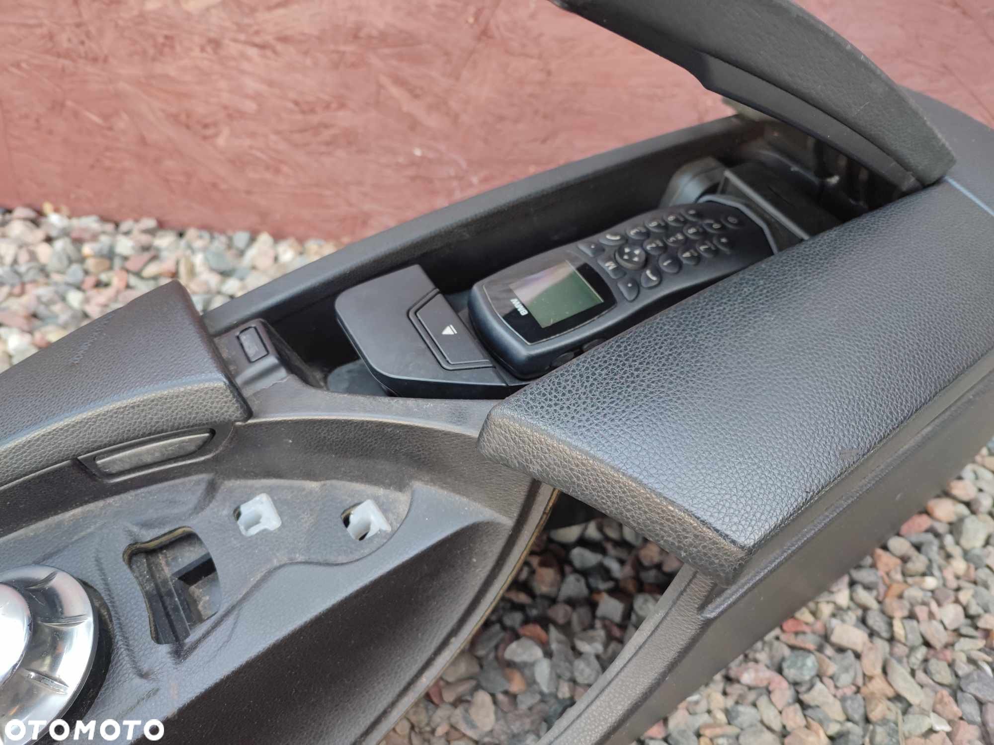 BMW E60 / E61 / E60LCI / E61LCI ORYGINALNY SKÓRZANY PODŁOKIETNIK /TUNEL ŚRODKOWY + GUZIK I-DRIVE + TELEFON O NR. 9 191 771 / 9 132 650 / 7 059 977 OEM W STANIE BARDZO DOBRYM - 7