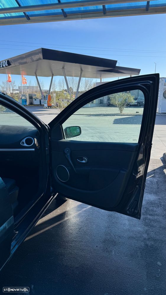 Renault Clio 1.2 16V Confort - 27