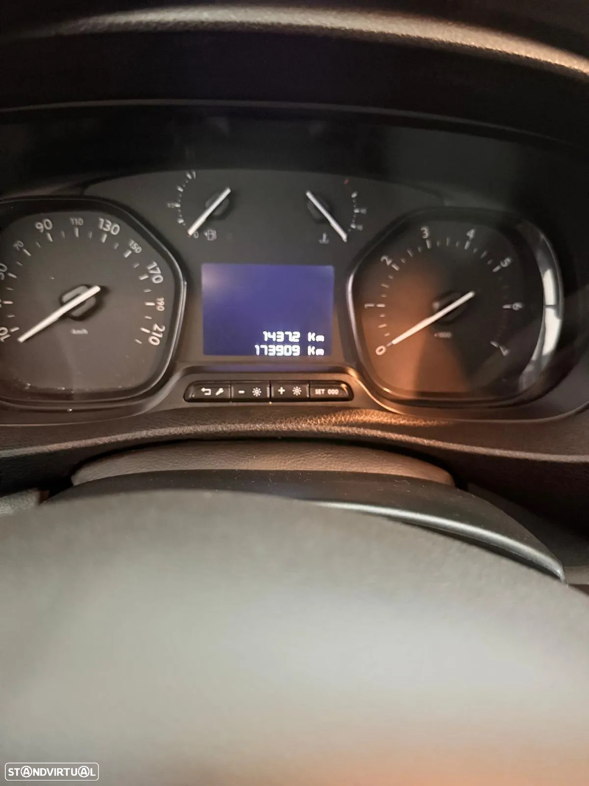 Peugeot Expert - Versao longa semi-vidrada - 4