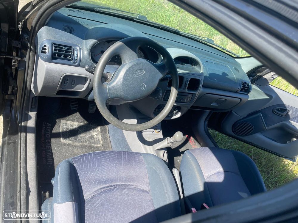 Renault Clio 1.2 16V Tech´Road - 11