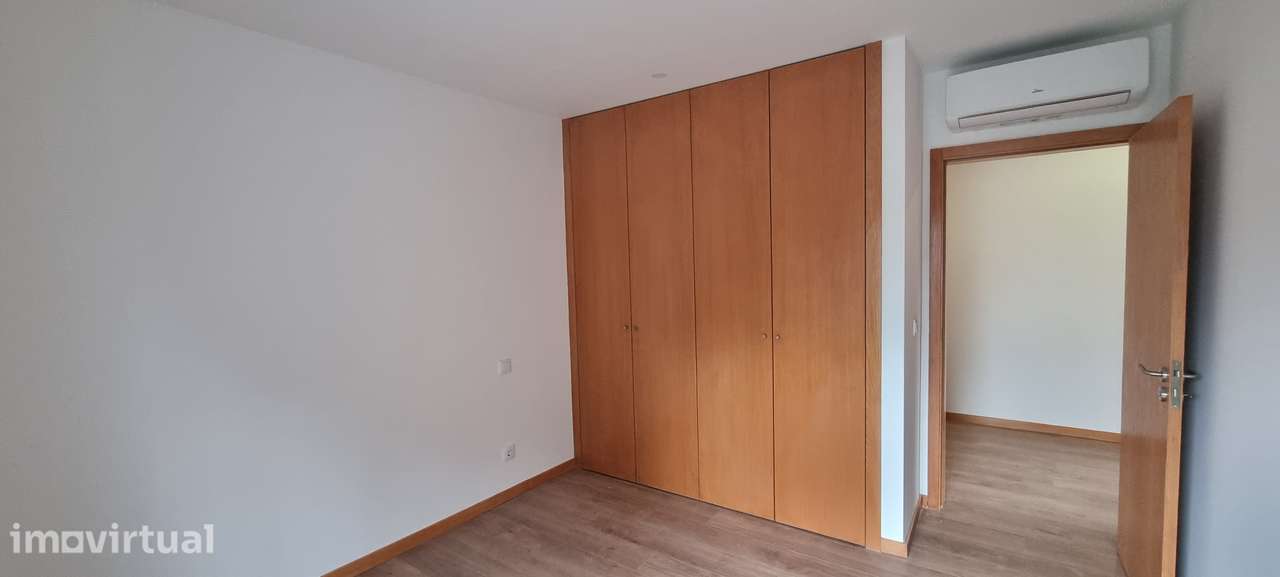 Apartamento T3 com garagem, varanda e ar condicionado - Grande imagem: 4/10