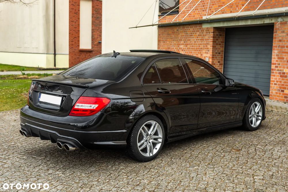 Mercedes-Benz Klasa C 300 7G-TRONIC - 13