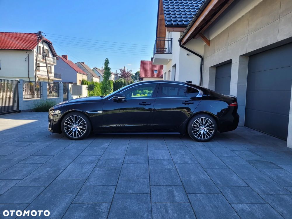 Jaguar XE 2.0 P250 R-Dynamic S - 2