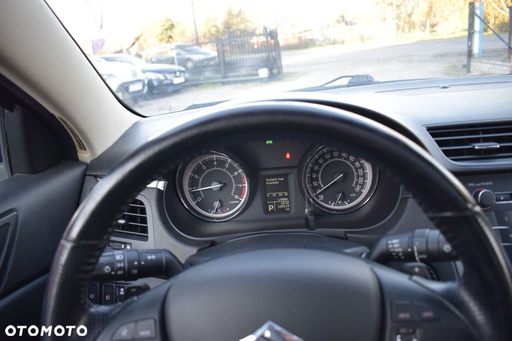 Suzuki Kizashi 2.4 4x4 CVT Sport - 14