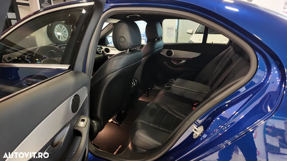 Mercedes-Benz C 200 4Matic 9G-TRONIC AMG Line - 35