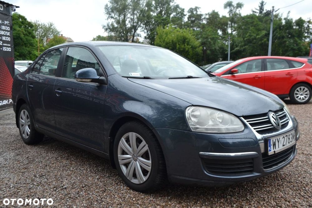 Volkswagen Jetta - 2