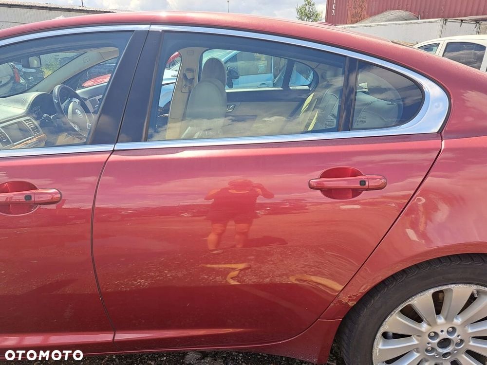 DRZWI LEWE LEWY TYŁ JAGUAR XF I SEDAN KOD LAKIERU CHB - 1
