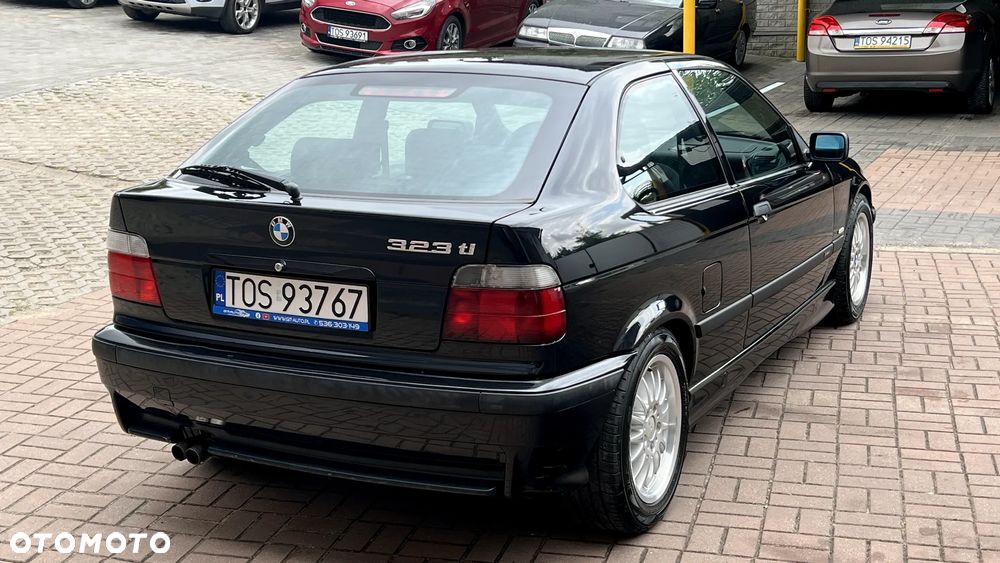 BMW Seria 3 323i - 16